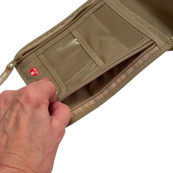 Alpha Keeper RFID Blocking Neck Wallet - Picture 4 of 10